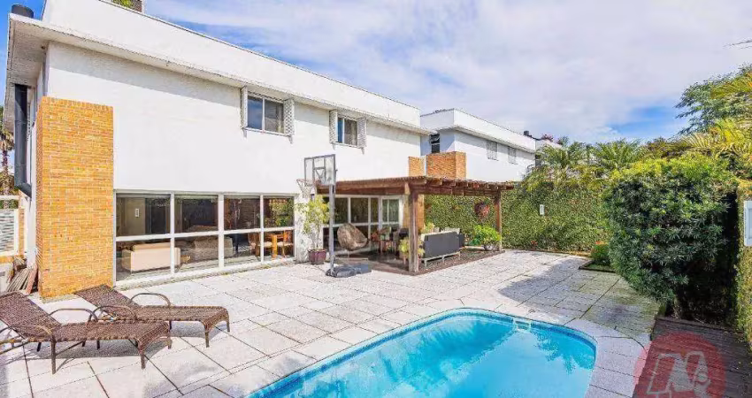 Casa de 310 m² com e suítes, 6 banheiros, 4 vagas, piscina e infraestrutura.