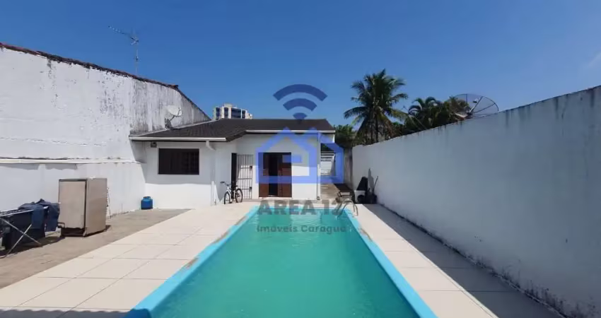 Casa à venda na Martim de Sá com 2 quartos, sendo 1 suíte, sala, cozinha, 2 banheiros e piscina em