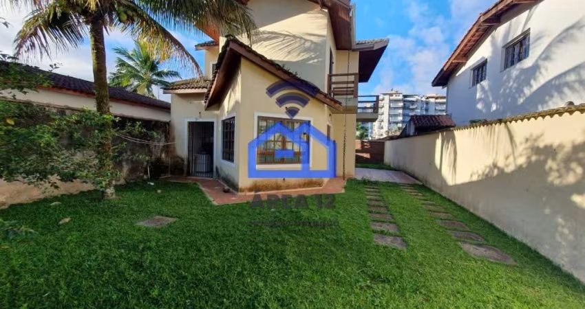 Casa à venda na Martim de Sá, com 3 dormitórios, sendo 1 suíte, 3 banheiros, 2 lavabos, sala com do