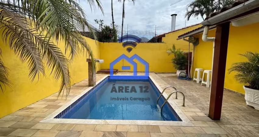 Casa à venda Martim de Sá com piscina, 2 dormitórios, sendo 1 suíte, sala com 2 ambientes e garagem