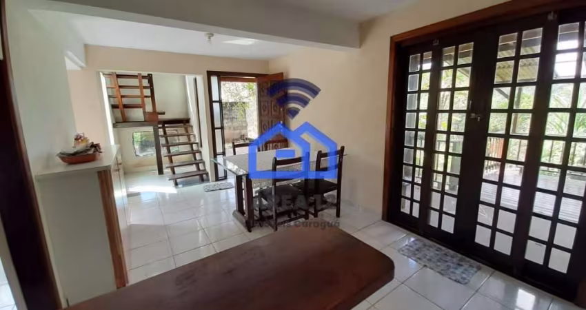Casa à venda no bairro Capricórnio - 3 dormitórios, sendo uma suíte, banheiro, sala, cozinha e 1 va