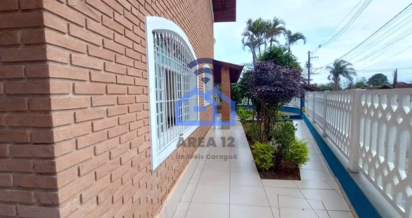 Casa à Venda no bairro Poiares - 3 dormitórios, sendo uma suíte, banheiro, sala com 2 ambiente, 3 v