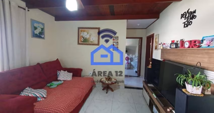 Casa à Venda no bairro Martim de Sá com 2 dormitórios, banheiro, sala ampla, cozinha e 5 vagas de g