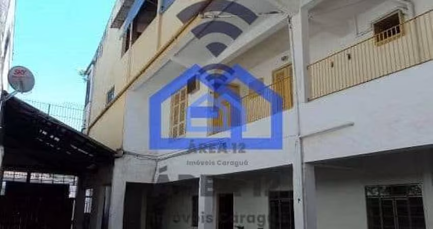 Sobrado triplex à venda no Centro de Caraguatatuba, SP - 5 dormitórios, sendo 2 suítes, 5 banheiros