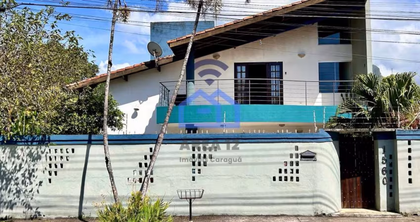 Lindo e amplo sobrado com 04 dormitórios à Venda no bairro do Indaiá a poucas quadras da praia em C