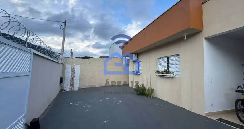 Casa à venda no bairro Martim de Sá - com 3 dormitórios, sendo 1 suíte, 2 banheiros, sala, cozinha,