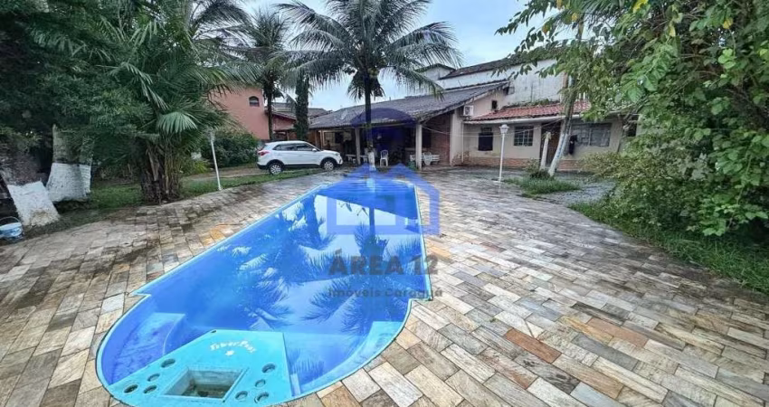 Casa à venda no bairro do Indaiá, com 03 dormitórios, sendo 01 suíte, piscina e quintal amplo em Ca