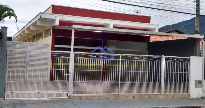 Prédio comercial à venda no centro de caraguatatuba: em ótima localização com salas versáteis e edí