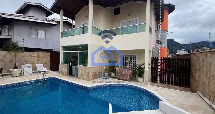 Casa à venda no bairro do indaiá em caraguatatuba, sp - com 2 suítes, sala e garagem com espaço par
