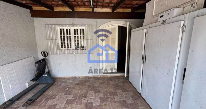 Sobrado à venda no bairro do Caputera em Caraguatatuba, SP - 3 dormitórios, com área gourmet equipa