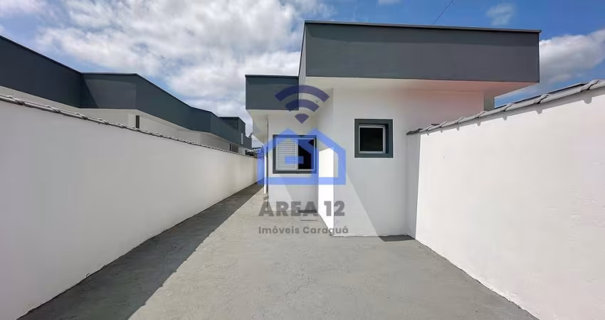 Casa à venda com 2 dormitórios, sendo uma suíte, ótimo acabamento, no bairro do Golfinho em Caragua
