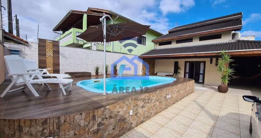 Maravilhoso sobrado com piscina e sistema de segurança à venda no bairro do Aruan em Caraguatatuba,
