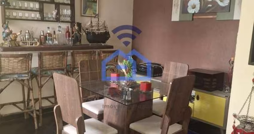Casa ampla com quintal espaçoso à venda no bairro Pontal de Santa Marina em Caraguatatuba, SP