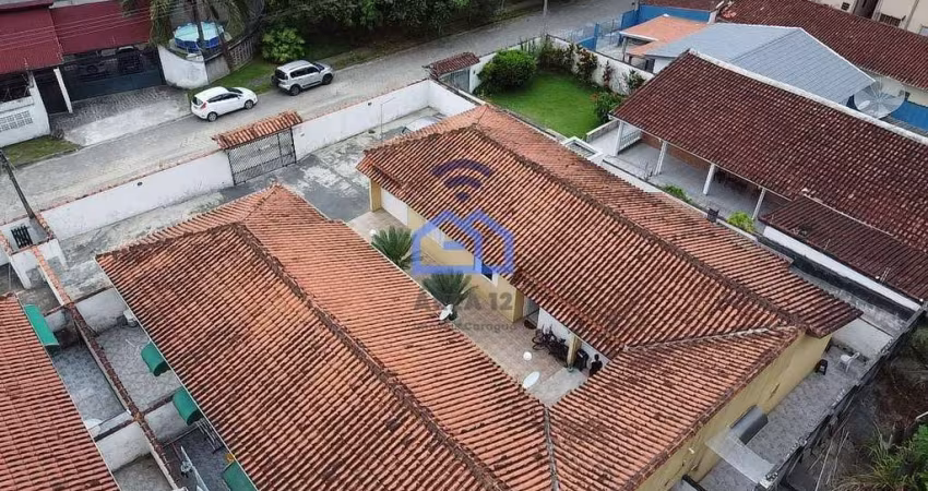 Oportunidade de Casa em condomínio à venda no bairro da Martim de Sá em Caraguatatuba, SP - Aceita