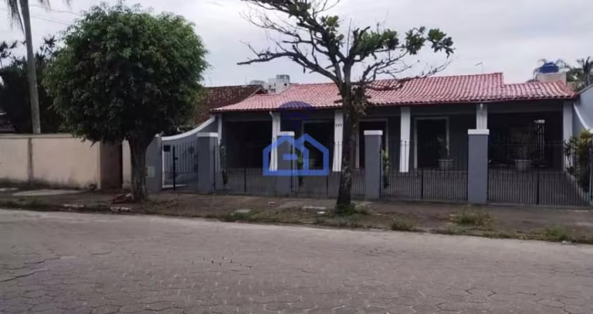 Casa térrea para locação no bairro do Indaiá em Caraguatatuba, SP - Localizada a apenas 250m da orl