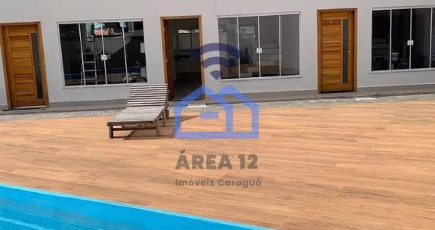 Sobrado Novo à venda em condomínio com piscina, a apenas 300m da praia do Massaguaçu em Caraguatatu