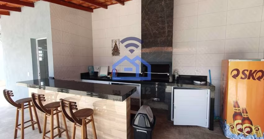 Casa com piscina e área gourmet à venda no bairro da Martim de Sá em Caraguatatuba, SP - Localizada