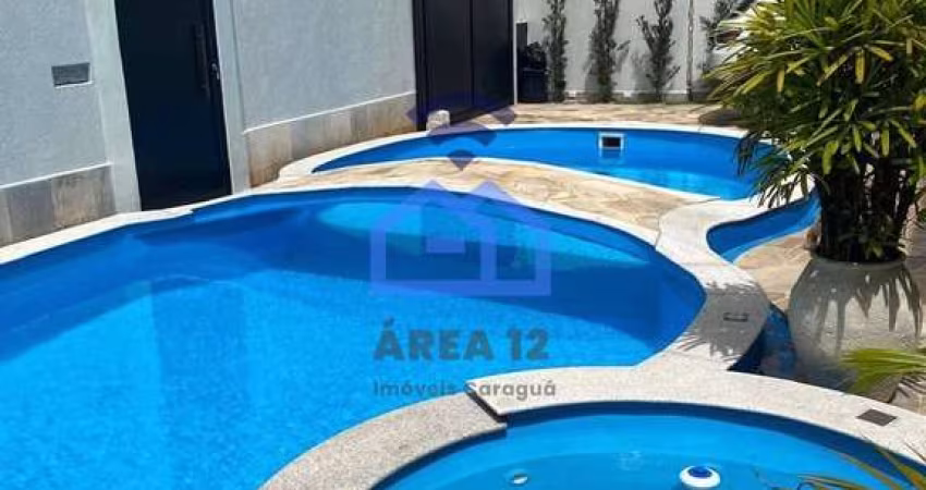 Sobrado triplex frente-mar à venda no bairro do Indaiá em Caraguatatuba, SP - Com piscina, área gou