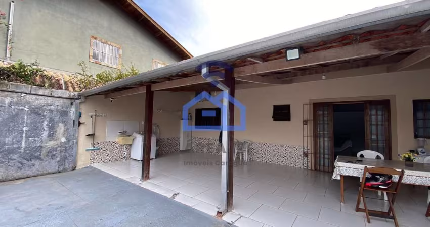 Casa ampla com edícula à venda no bairro da Martim de Sá em Caraguatatuba, SP