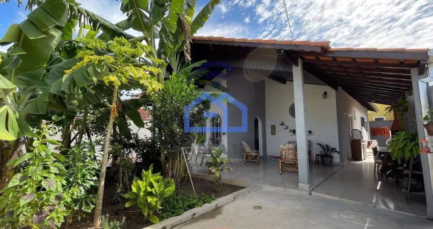 Excelente Casa à venda localizada a poucos metros da praia do Indaiá em Caraguatatuba, SP