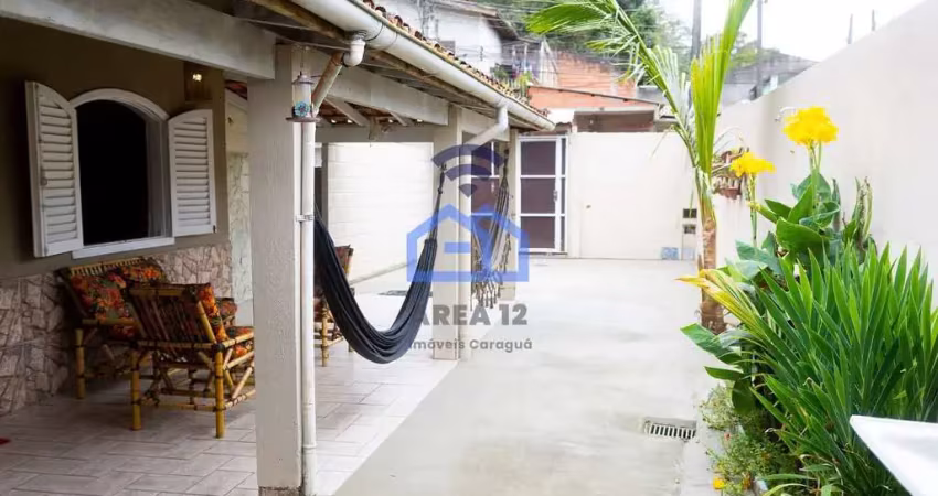 Charmosa Casa com edícula à venda no bairro do Sumaré em Caraguatatuba, SP