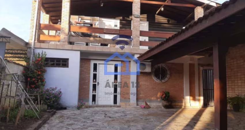 Sobrado com edícula à venda no bairro da Martim de Sá em Caraguatatuba, SP
