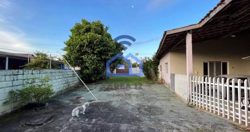Casas à venda no bairro do Porto Novo em Caraguatatuba, SP - Terreno de 1.165m² com 3 casas
