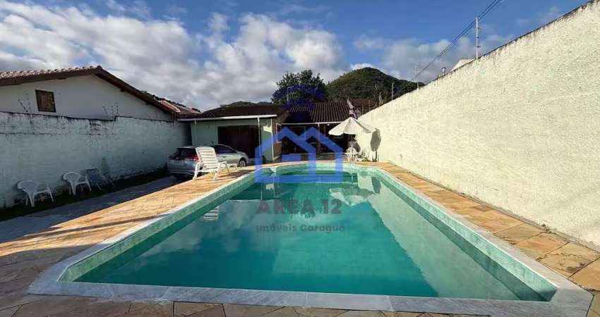 Casa com piscina à venda no bairro da Martim de Sá em Caraguatatuba, SP