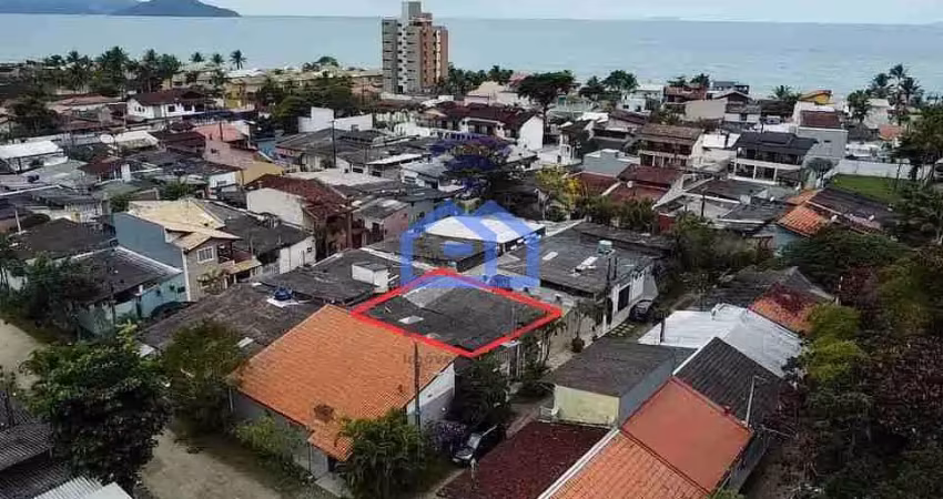 Casa térrea à venda localizada a apenas 200m da praia capricórnio i em caraguatatuba, sp