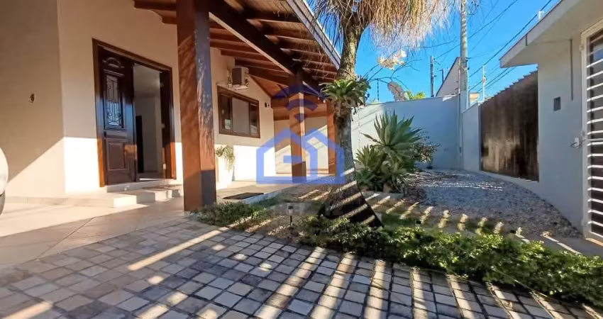 Casa à venda no bairro indaiá em caraguatatuba, sp com 3 dormitórios sendo 2 suítes, piscina e área