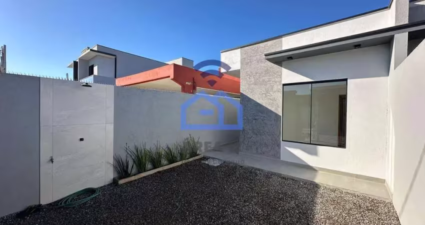 Casa à venda com um acabamento impecável, 2 domritórios sendo uma suíte, no bairro dos golfinhos, c