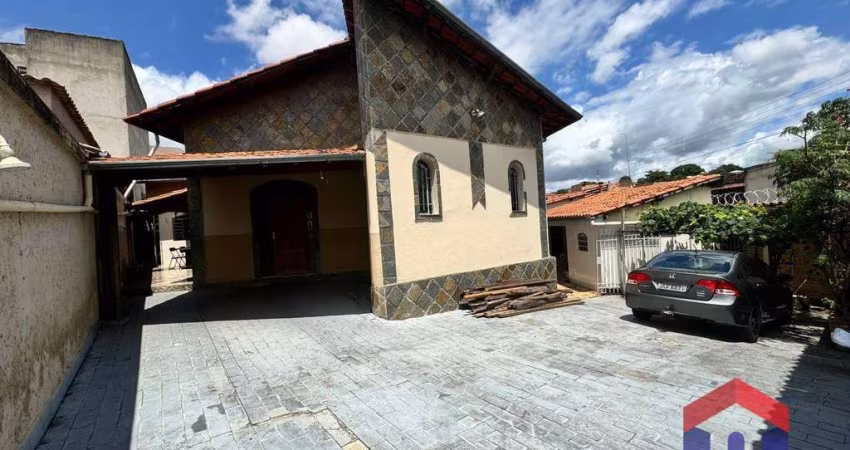 Casa com 3 quartos à venda, 210 m² por R$ 850.000 - Mantiqueira - Belo Horizonte/MG