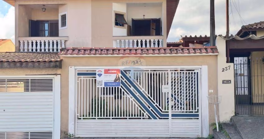 SOBRADO CHARMOSO , 3 DORM. SUÍTE E 2 VAGAS - EXC LOCALIZAÇÃO.