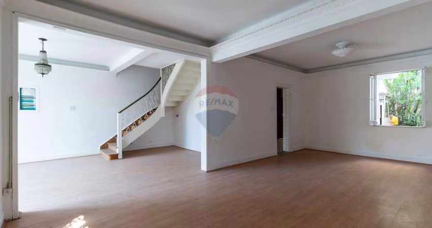 Casa com 4 Quartos e 3 vagas  na Aclimação