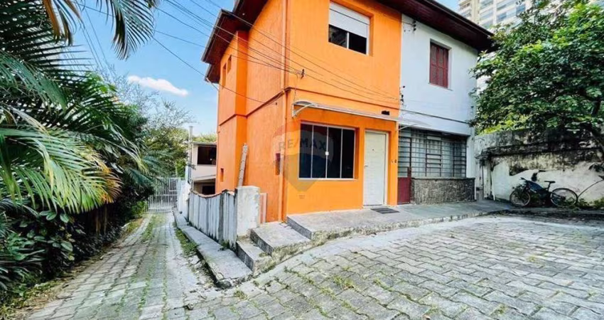 Casa de Vila Charmosa na Praça Hélio Walcacer