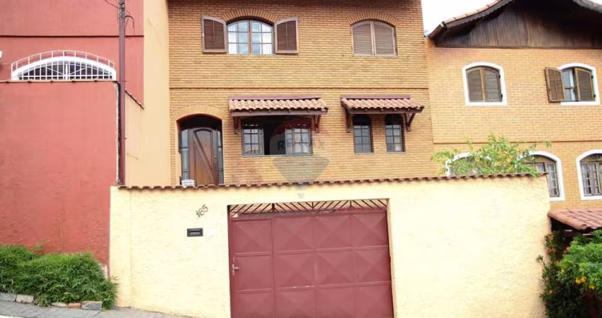 Sobrado com 3 Dorms,sendo 1 suíte e vagas para 6 carros