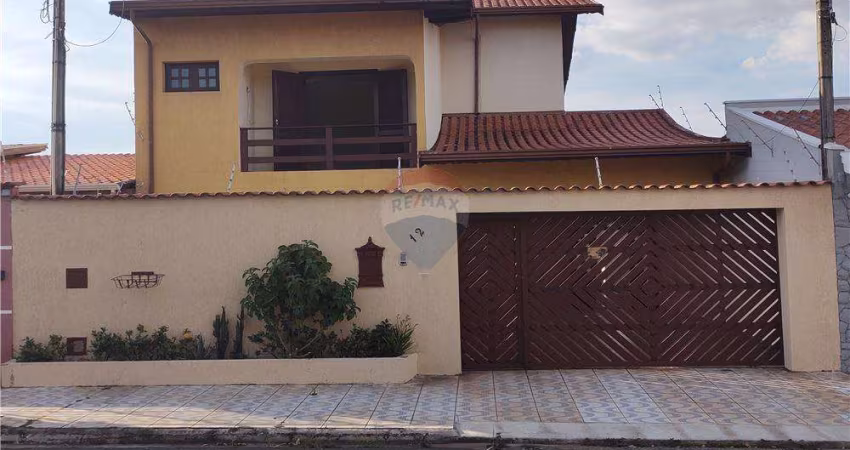 SOBRADO COM 3 SUITES SENDO 1 MASTER VIA NORTE