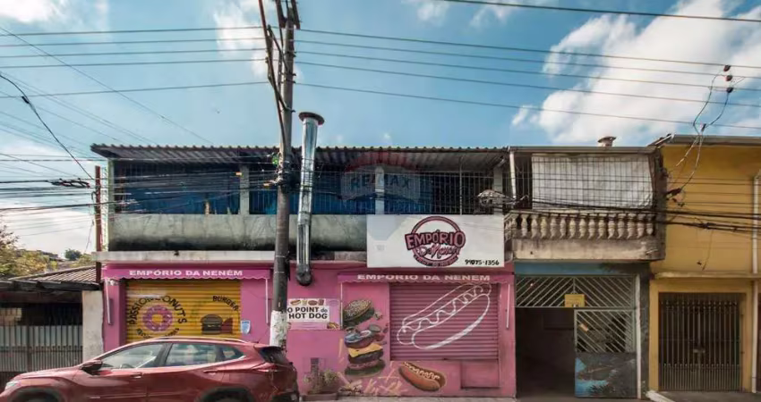 Sobrado com duas casa independentes de 3 dorms, salão comercial e 4 vagas de garagem