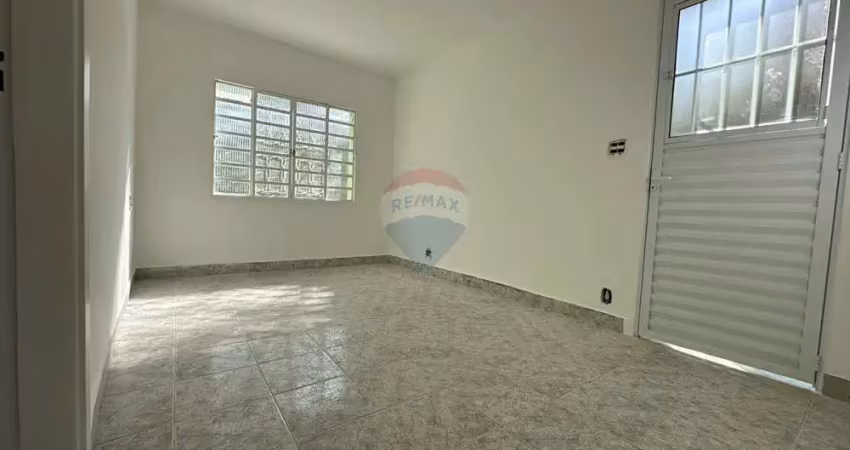 Casa térrea com dormitório, cozinha , sala um  banheiro e uma lavanderia