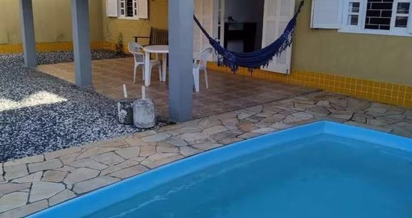 CASA, COM PISCINA. - CENTRO - BALNEÁRIO PIÇARRAS.