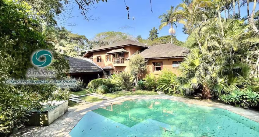 Casa com 5 suítes, 2 piscinas, churrasqueira -Miolo da Granja