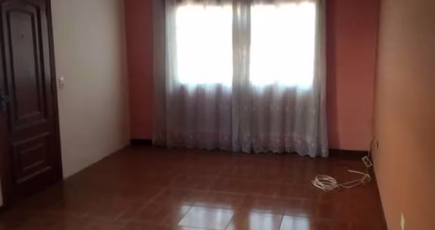 Sobrado á venda no Parque Ipê com 247m² 3 dormitórios 1 suíte 4 banheiros 2 vagas.