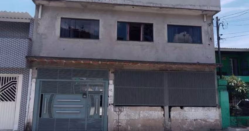 Casa com terreno de 10x30 Três casas no quintal água e luz independente,quintal grande e amplo E nos