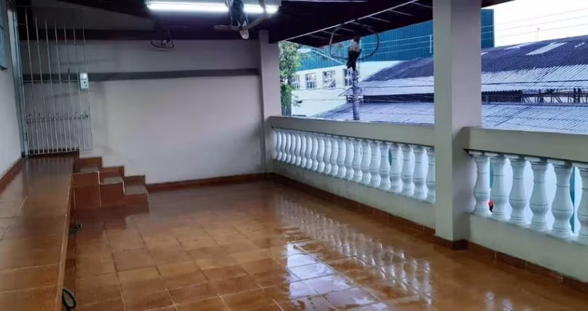 Casa Assobradada no Butantã com 3 quartos 2 vagas, 3 banheiros.