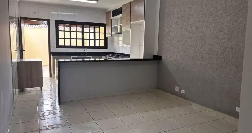 Sobrado à venda na Vila Marari com 3 dormitórios 1 suíte 3 banheiros 2 vagas