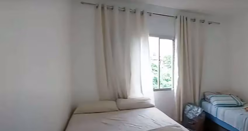 Apartamento de 55m² com um dormitorio e um banheiro.