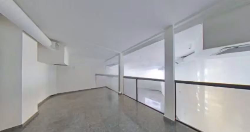 Prédio no alto da lapa de 942m², sendo 240m² vão livre, mezanino de 60m2, térreo de 287m²