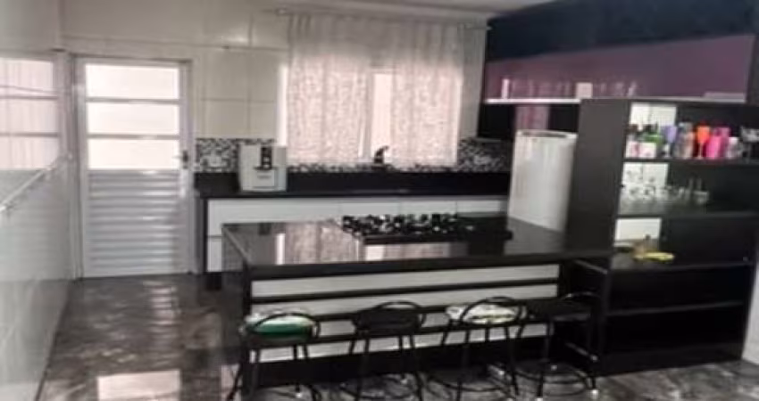 Sobrado em Parque dos Bancários, 130m², 3 Dormitórios.