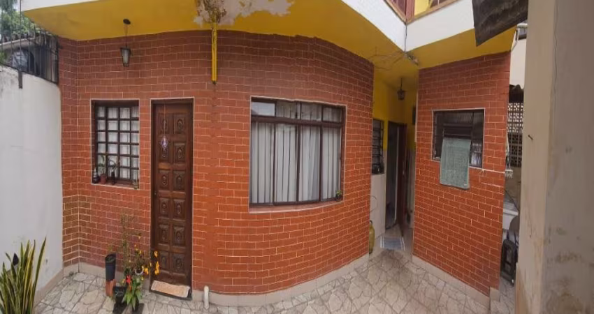 Casas em terreno de 250 m² com edícula de dois pavimentos no Jardim jamaica