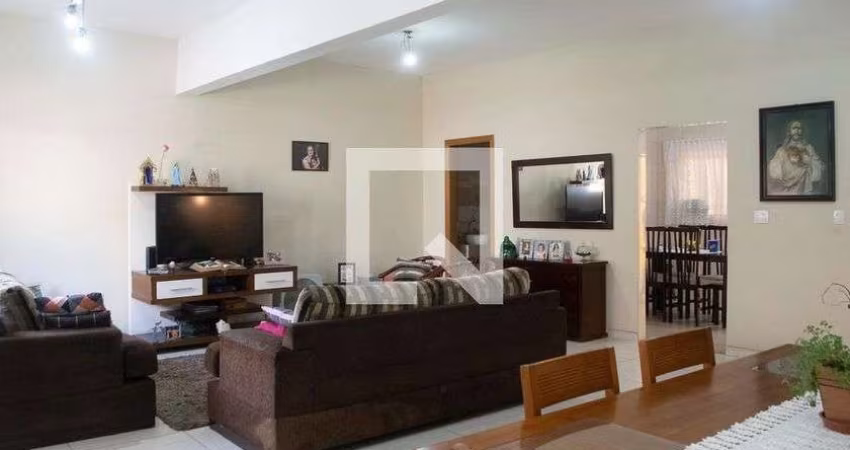 Casa à Venda - Água Fria, 3 Quartos,  304 m2